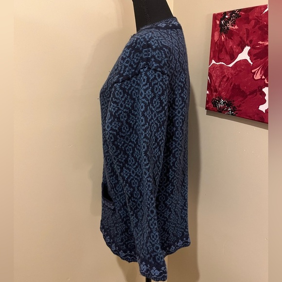 Nordstrickk Virgin Wool Blue Pattern Cardigan w/ metal closures (Norway), Small - Picture 3 of 11